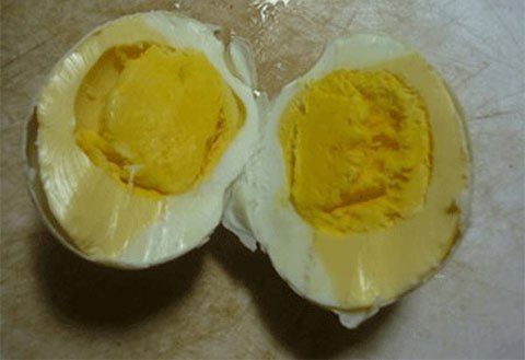 Trứng dỏm xuống phố