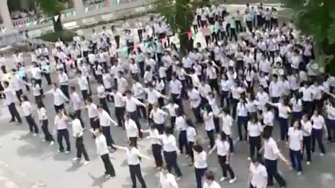 Xem teen cuối cấp nhảy Flashmob sôi động