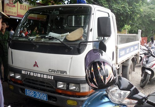 3 cảnh sát bị vây tại Văn Giang