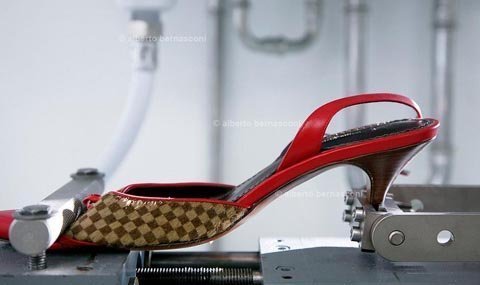 Xem giày nghìn đô được làm ra thế nào?