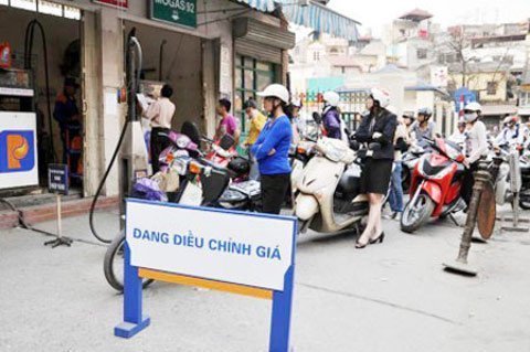 Tiếp đà giảm, giá xăng A92 thế giới lập đáy mới