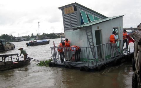Dựng nhà vệ sinh nổi đầu tiên ở ĐBSCL