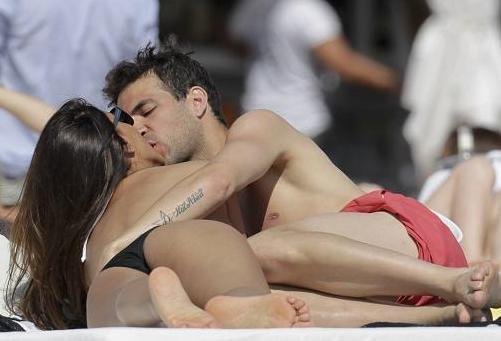 Fabregas đắm đuối bên 