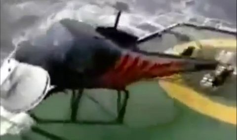 Trực thăng suýt lao xuống biển vì gió lớn