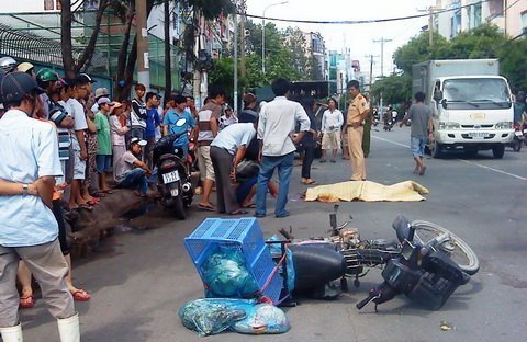 Đua xe giữa ban ngày, một 'quái xế' tử vong