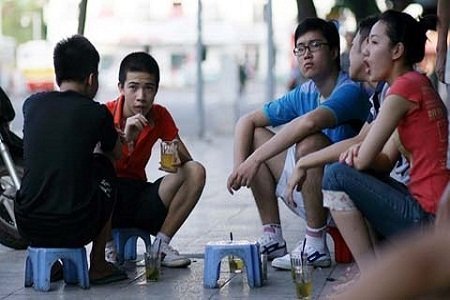 Hà Nội, TP.HCM: Trà đá vỉa hè sẽ bị 'trảm'