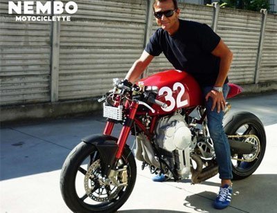 Kì lạ siêu mô tô lắp động cơ... lộn ngược