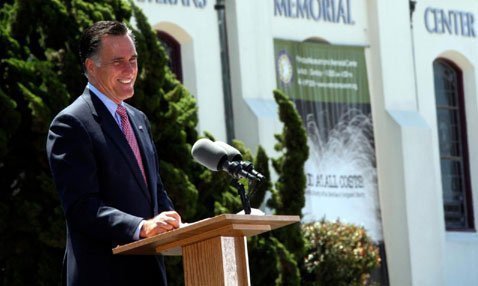 Đối thủ của Obama hứa duy trì sức mạnh quân sự Mỹ