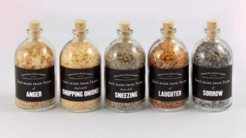 Rao bán muối làm từ nước mắt