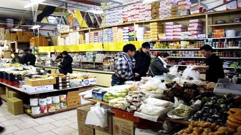 Hàng Việt bị đánh bật khi xâm nhập chợ Đồng Xuân