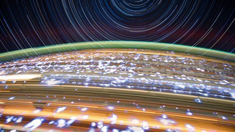 Vẻ đẹp choáng ngợp bên ngoài Trái đất