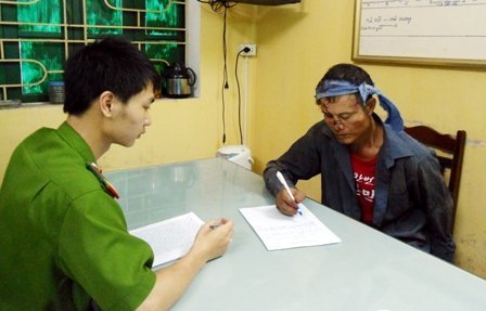 Con rể tàn nhẫn đâm chết bố vợ