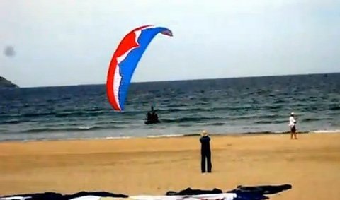 Choáng ngợp với màn biểu diễn dù bay tại Đà Nẵng