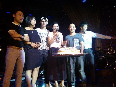 Clip: Phương Thanh trổ tài nhảy nhót ngoài BNHV