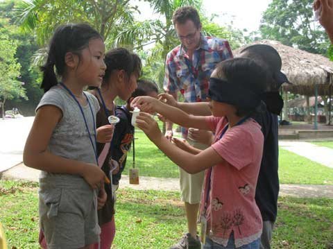 Học hè “2 in 1”: rèn kỹ năng sống, luyện tiếng Anh