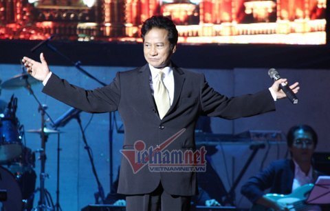 Liveshow Chế Linh ‘khéo’ bước qua lùm xùm