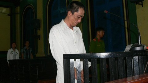 Chồng nhiễm HIV, giở trò ghen tuông thiêu vợ