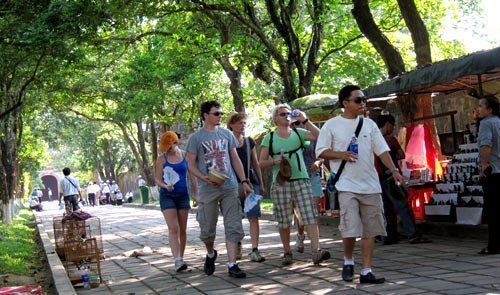 Du lịch nội địa: Bát nháo vì quá dễ dãi