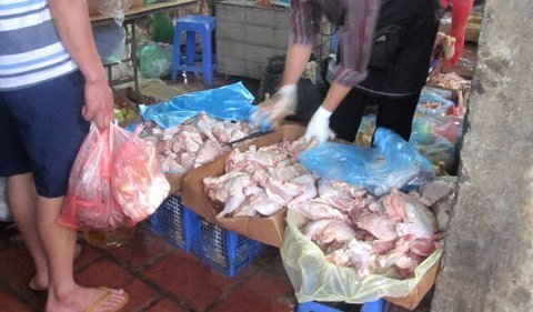 Chợ 'gà chảy nước' siêu rẻ ở Hà Nội