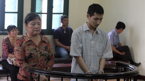 Được tạm hoãn tù, ở nhà lại chứa mại dâm