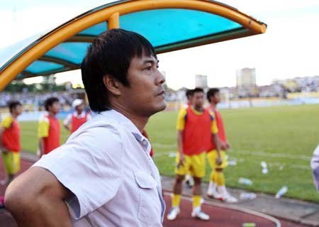 Giám sát sai, HLV Hữu Thắng được xóa án