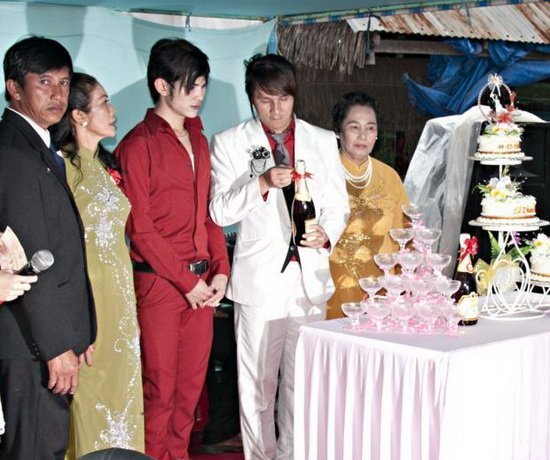 Thông cảm chứ đừng cổ súy hôn nhân đồng tính