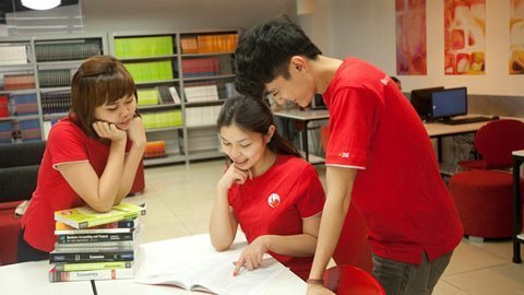 Học tại Việt Nam lấy bằng cử nhân kinh tế Anh