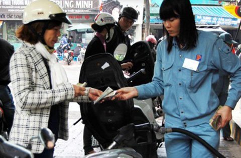 Dự thảo luật Giá: Khó xử với điện và xăng dầu