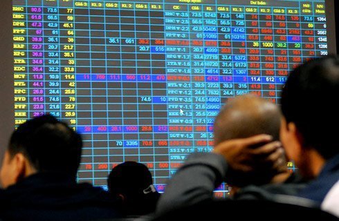 Chứng khoán cảnh giác với lãi suất giảm