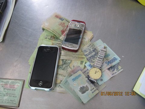 Bắt nhóm chuyên “trấn tiền” người mua nhà giải tỏa