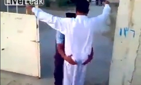 10 clip 'nóng': Sàm sỡ lúc kiểm tra an ninh