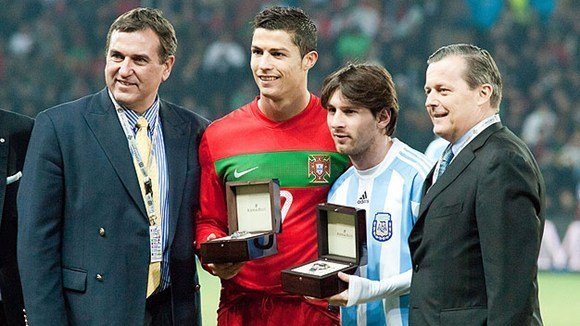 EURO 2012: Ronaldo sẽ thoát khỏi bóng Messi?