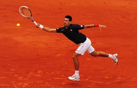Djokovic & Federer thoát hiểm ngoạn mục