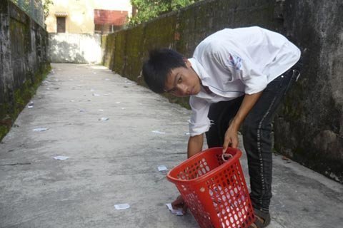 Phao thi lại rải trắng trường