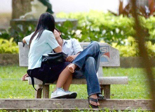 Cha mẹ cấm yêu, con bỏ nhà đi bụi