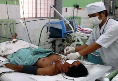 Uống rượu của tiệm tạp hóa, 3 người tử vong