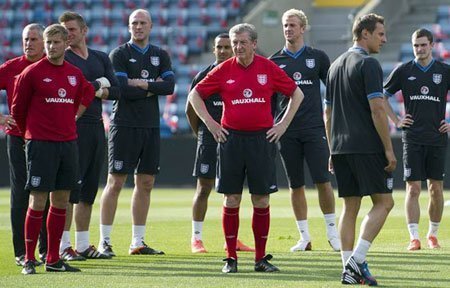 HLV Hodgson thích tuyển Anh... bị xem thường