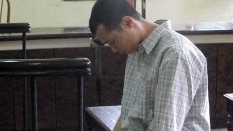 Rủ người yêu nhí vào nhà nghỉ tâm sự