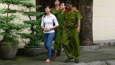 'Chân dài' cùng người tình đi cướp