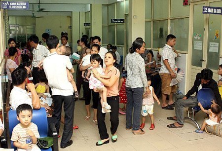 Phong bì cho bác sĩ bằng 'giúp mua nhà'