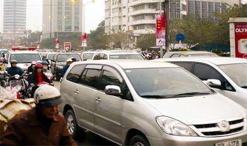 Giá xăng giảm, cước vận tải lờ tịt