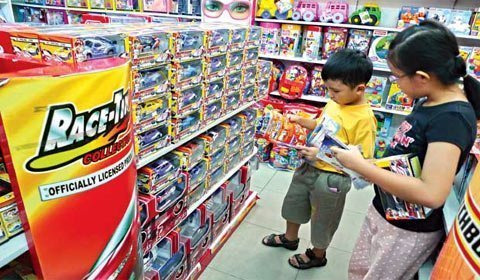 Kinh doanh sụt giảm: Từ ôtô đến nước mắm