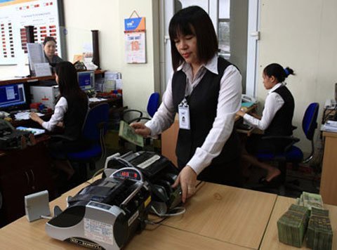 Trần lãi suất chính thức giảm về 9% và 13%/năm