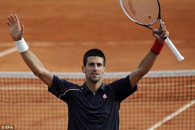 Federer tự giết mình, Nadal chiến Djokovic ở CK