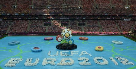 Khoảnh khắc ấn tượng lễ khai mạc Euro 2012
