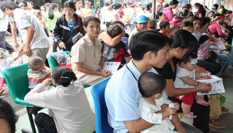 Loạn xét nghiệm, bệnh viện hành dân