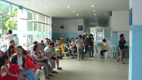 Nhập viện vì 'của quý' cong tới…60 độ