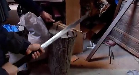 Xem cây kiếm chặt sắt 