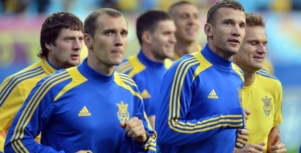 Ukraina - Thụy Điển: Sheva thách đấu Ibra