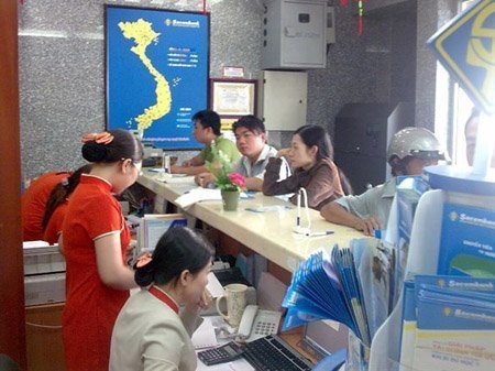 Cơ quan quản lý tiếp tay thâu tóm Sacombank?